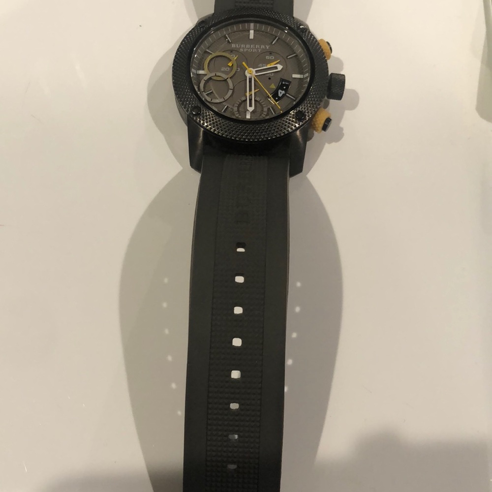 Burberry watch - Picture 7 of 9